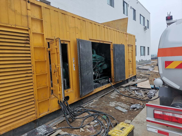城中如何判断调压板增益参数的设置是否合理？